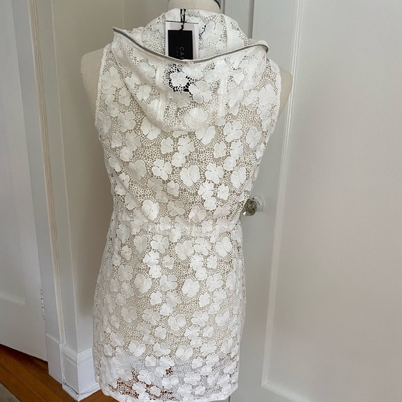 Luxurious Lace vest/tunic. Zip up with hood - Picture 3 of 8